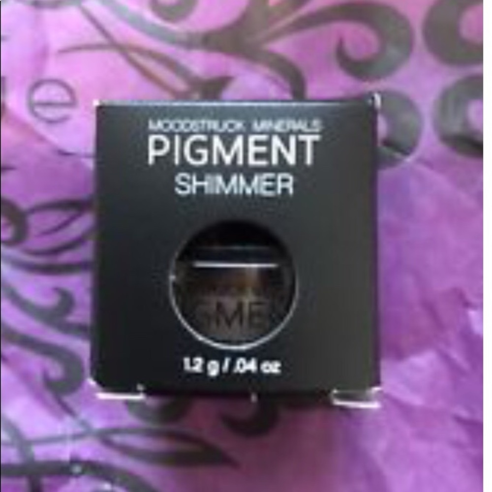Younique Moodstruck Mineral Pigments eyeshadow